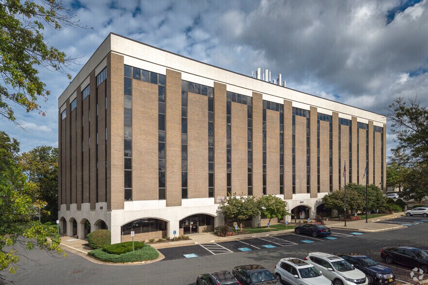 More Photos Of 8001 Braddock Rd, Springfield Office For Lease