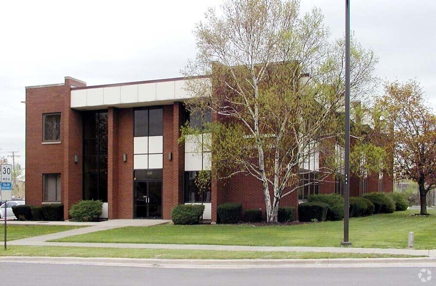 More Photos Of 600 E Higgins Rd, Elk Grove Village Office For Lease