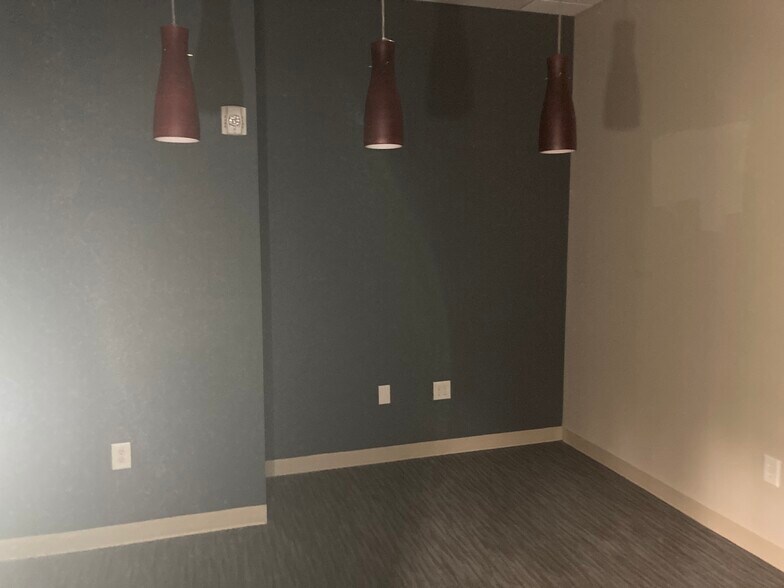 More Photos Of 10624 Metromont Pky, Charlotte Showroom For Sale
