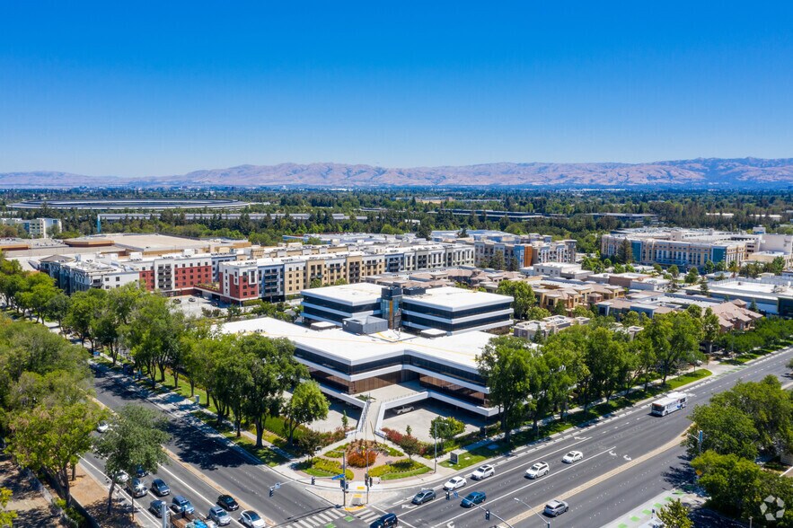 More Photos Of 10050 N Wolfe Rd, Cupertino Office For Lease