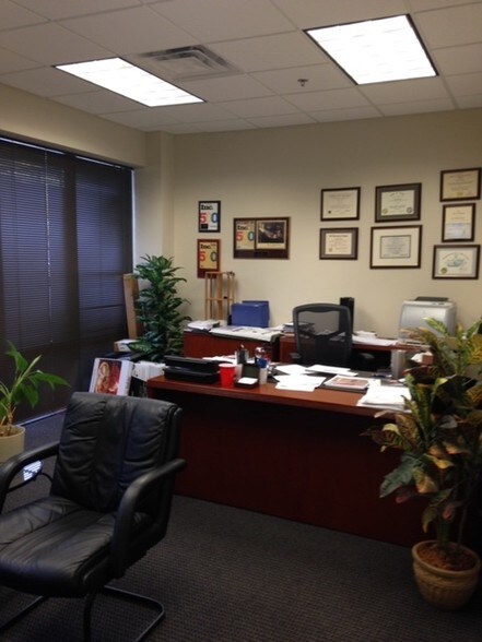 More Photos Of 1880 W Oak Pky, Marietta Loft Creative Space For Lease