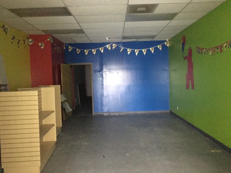 More Photos Of 1173 Queen St, Southington Unknown For Lease