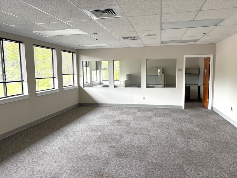 More Photos Of 574 Heritage Rd, Southbury Office For Sale