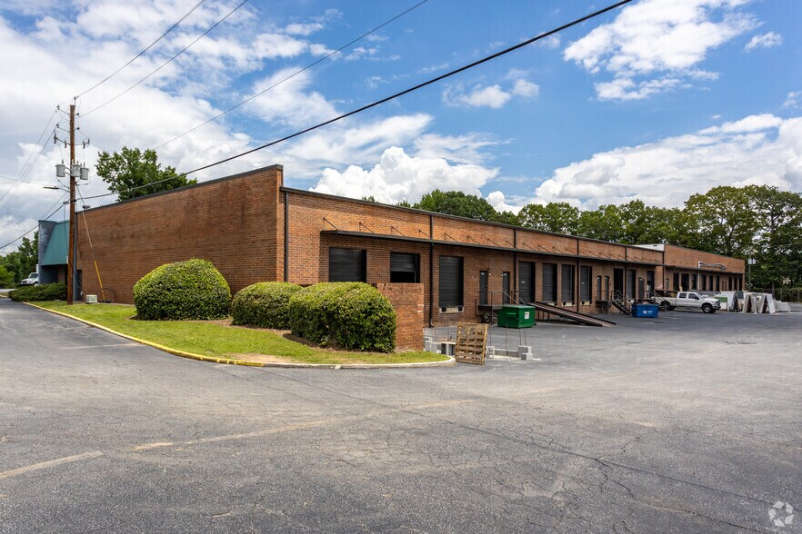 More Photos Of 3902-3916 Shirley Dr SW, Atlanta Unknown For Lease