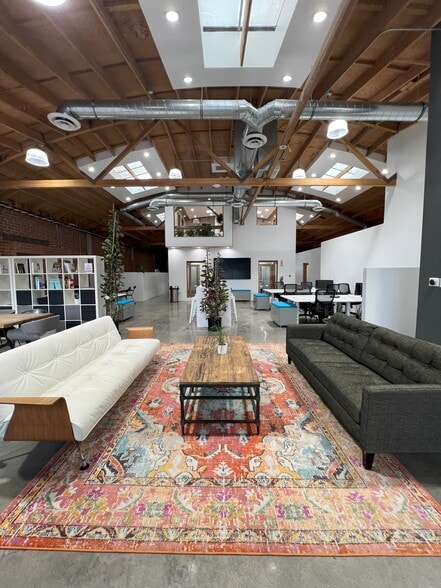 More Photos Of 3390 Robertson Pl, Los Angeles Research And Development For Lease
