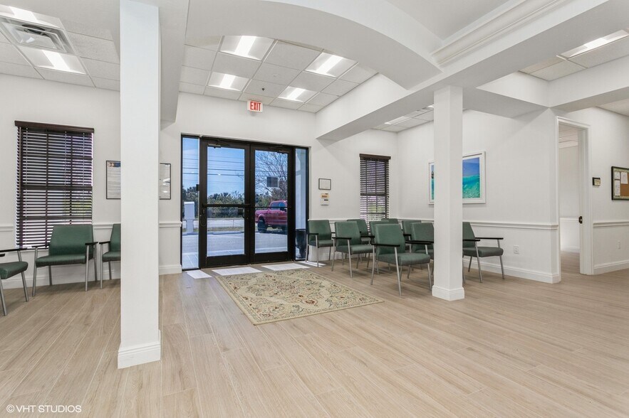 More Photos Of 2520 Tamiami Trl N, Nokomis Medical For Sale