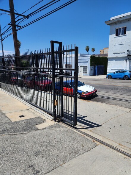 More Photos Of 2400 James M Wood Blvd, Los Angeles Warehouse For Sale