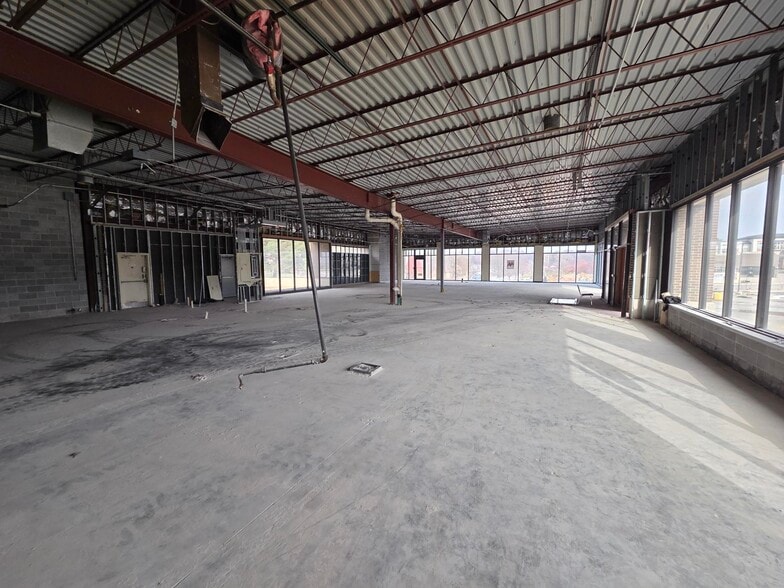 More Photos Of 7405-7471 Quivira Rd, Shawnee General Retail For Lease