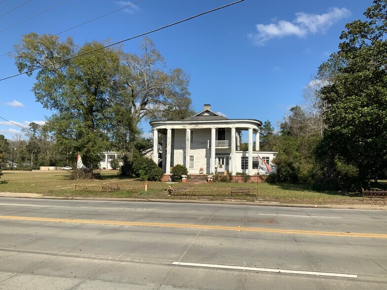More Photos Of 21 E Jarman St, Hazlehurst Shelter For Sale