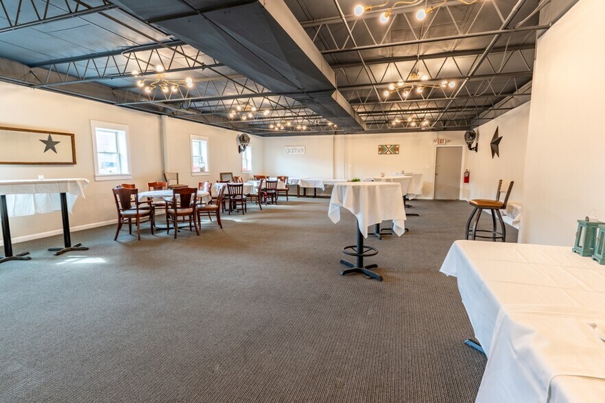 More Photos Of 30 S La Grange Rd, La Grange Restaurant For Sale