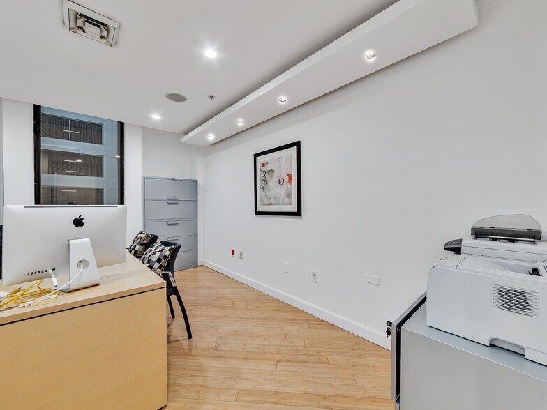 More Photos Of 1110 Brickell Ave, Miami Office For Lease