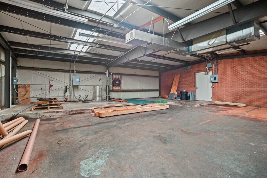 More Photos Of 157 Industrial Dr, King Warehouse For Lease