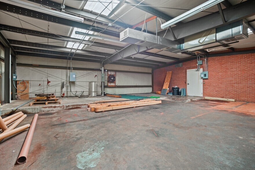 More Photos Of 157 Industrial Dr, King Warehouse For Lease