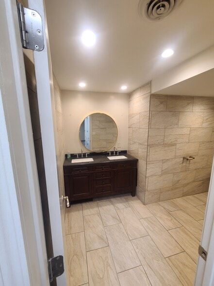 More Photos Of 2360 N Nevada Ave, Minneapolis Warehouse For Sale