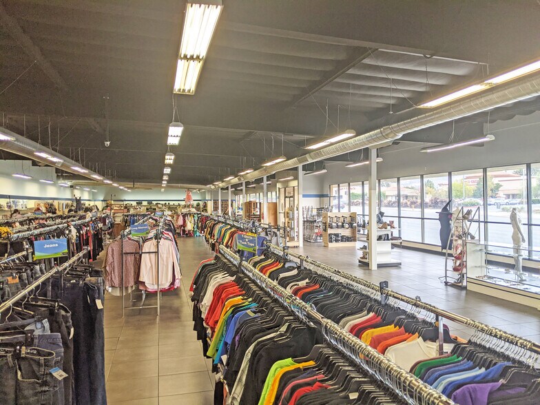 More Photos Of 18901 Soledad Canyon Rd, Canyon Country Freestanding For Lease