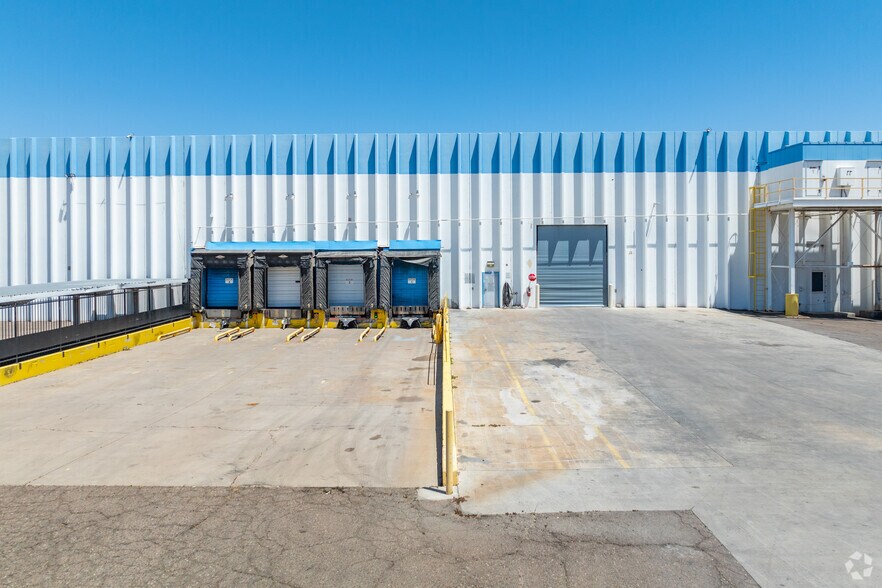 More Photos Of 211 N 51st Ave, Phoenix Manufacturing For Sale
