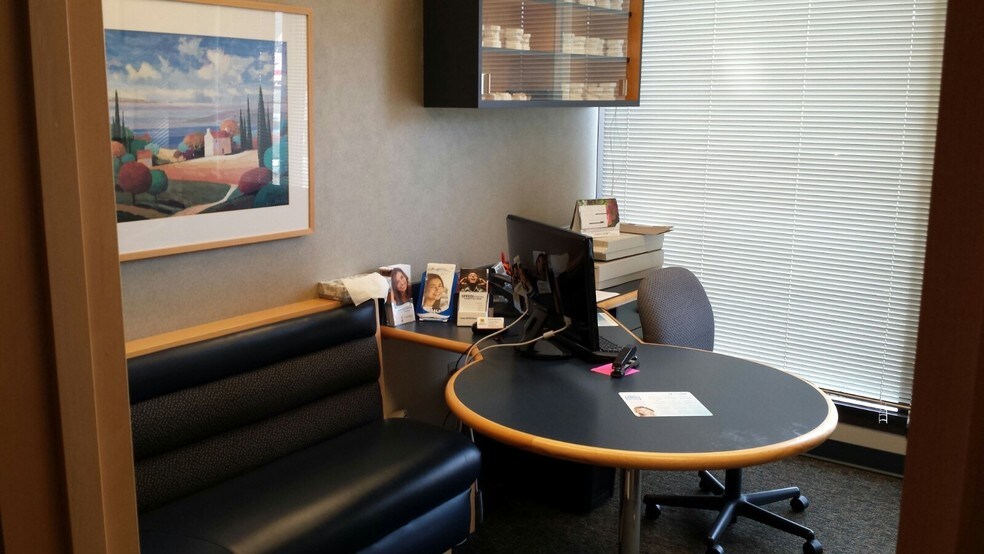 More Photos Of 2755 Lougheed Hwy, Port Coquitlam Unknown For Lease