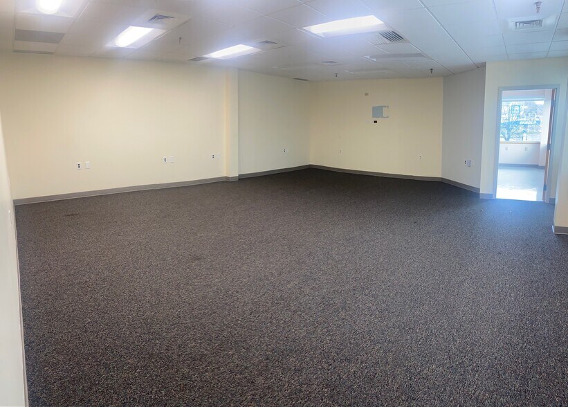 More Photos Of 1064 E Main St, Meriden Office For Sale
