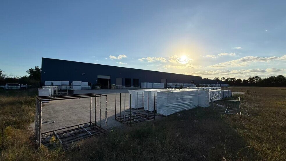More Photos Of 6511 N Wayside Dr, Houston Warehouse For Sale