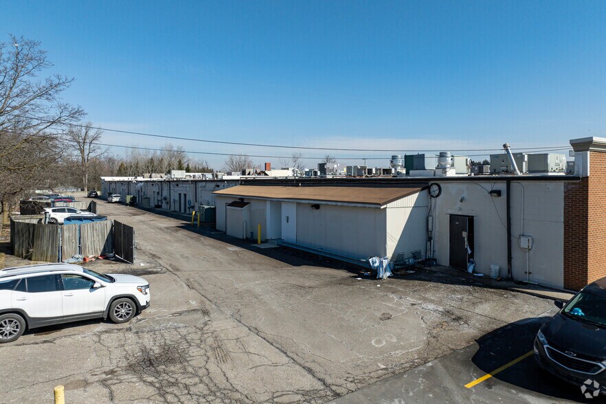 More Photos Of 27841-27909 Orchard Lake Rd, Farmington Hills Storefront For Lease