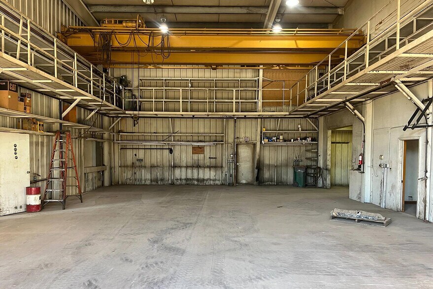 More Photos Of 2601 Iverson Rd, Stoughton Warehouse For Lease