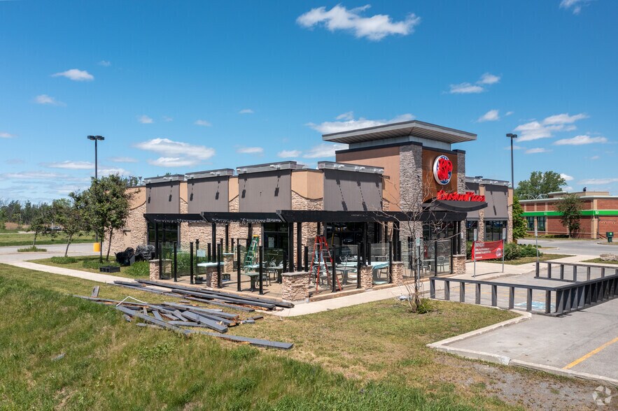 More Photos Of 5205 Boul Robert-Bourassa, Laval Unknown For Lease