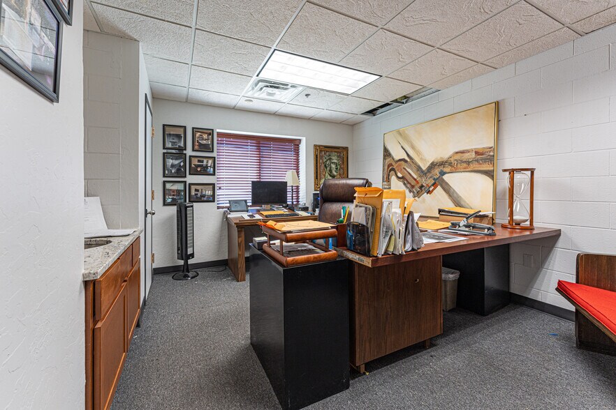 More Photos Of 1900 NE 36th St, Oklahoma City Office For Sale