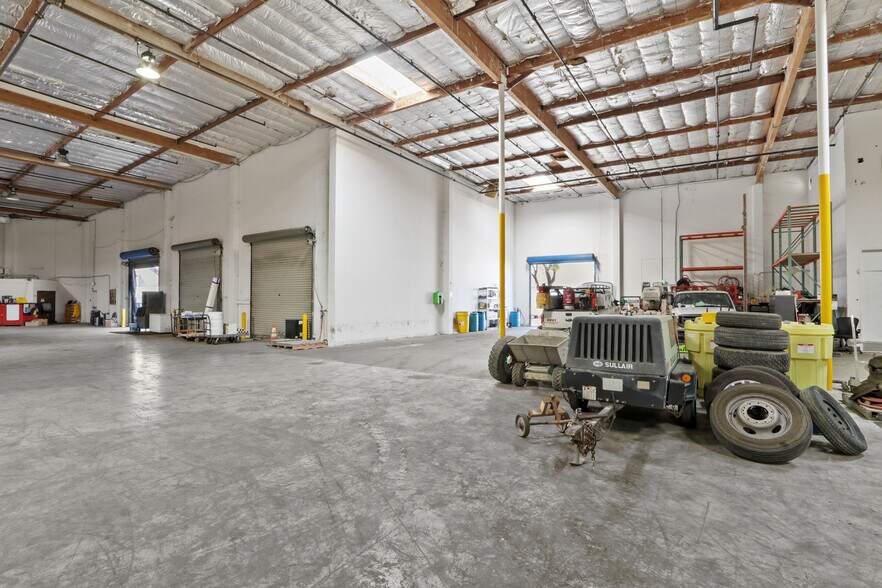 More Photos Of 2929-2931 E White Star Ave, Anaheim Research And Development For Sale