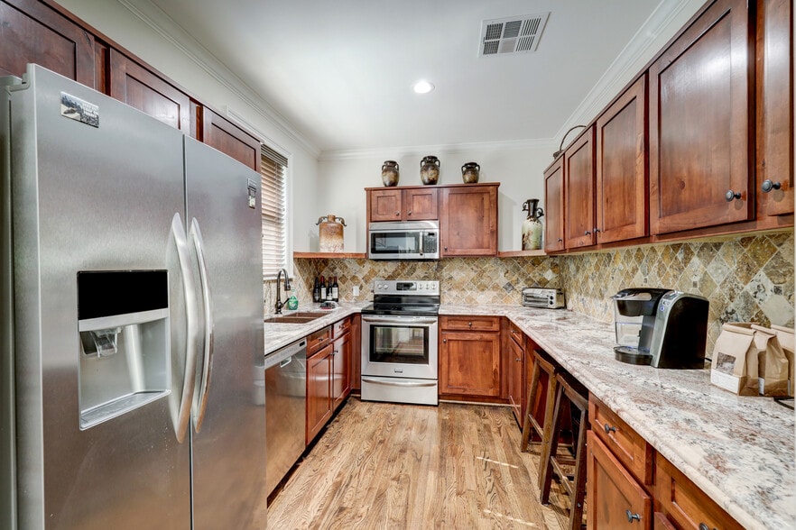 More Photos Of 1214 Elgin St, Houston Medical For Sale