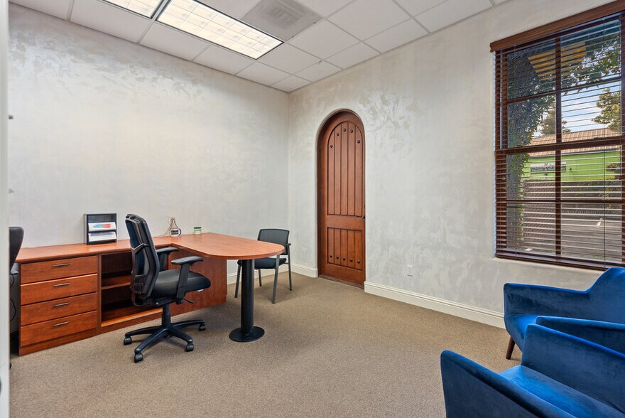 More Photos Of 829 San Benito St, Hollister Office For Sale