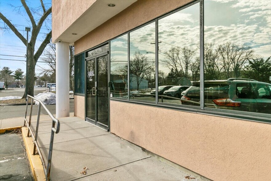 More Photos Of 556 Washington Ave, North Haven Office For Sale