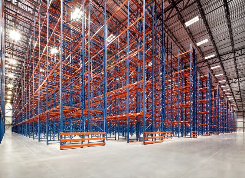 More Photos Of 9800 20th St, Vero Beach Warehouse For Lease