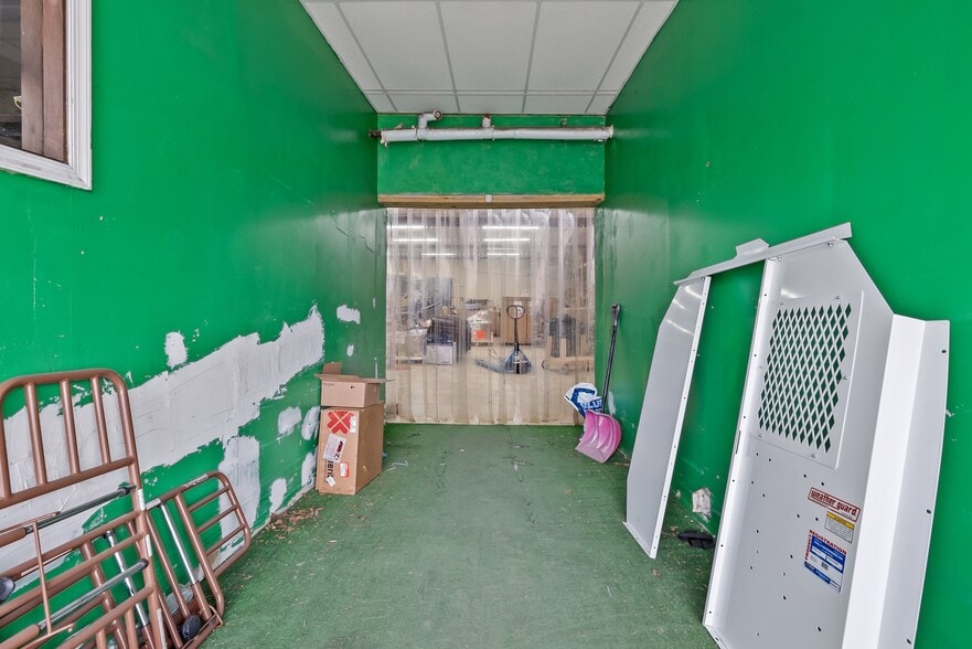 More Photos Of 2814-2818 E Allegheny Ave, Philadelphia Storefront Retail Office For Lease