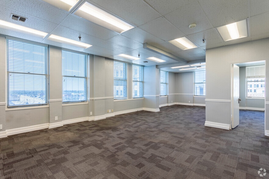 More Photos Of 2014 Tulare St, Fresno Office For Lease