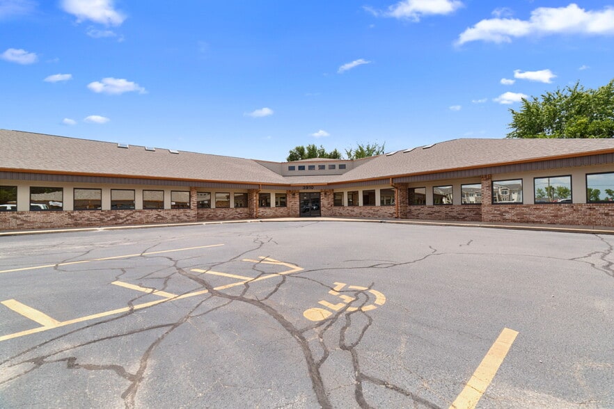 More Photos Of 3910 S Old Highway 94, Saint Charles Unknown For Lease