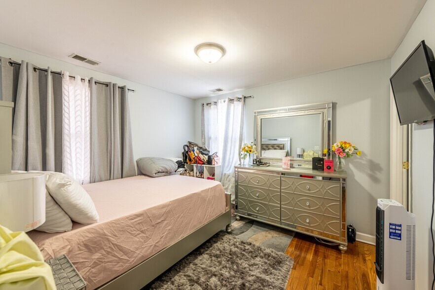 More Photos Of 7314-7322 N Winchester Ave, Chicago Apartments For Sale