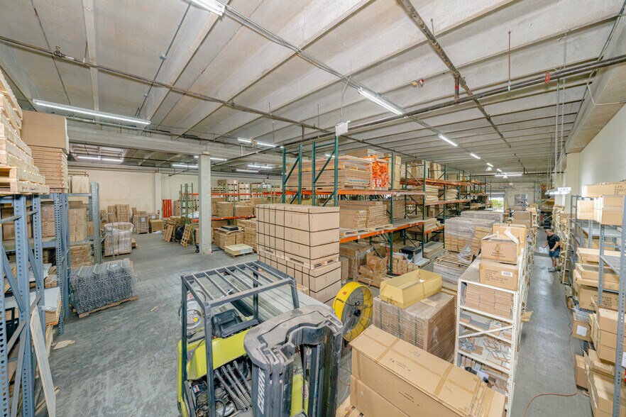 More Photos Of 4000 N 28th Ter, Hollywood Warehouse For Lease