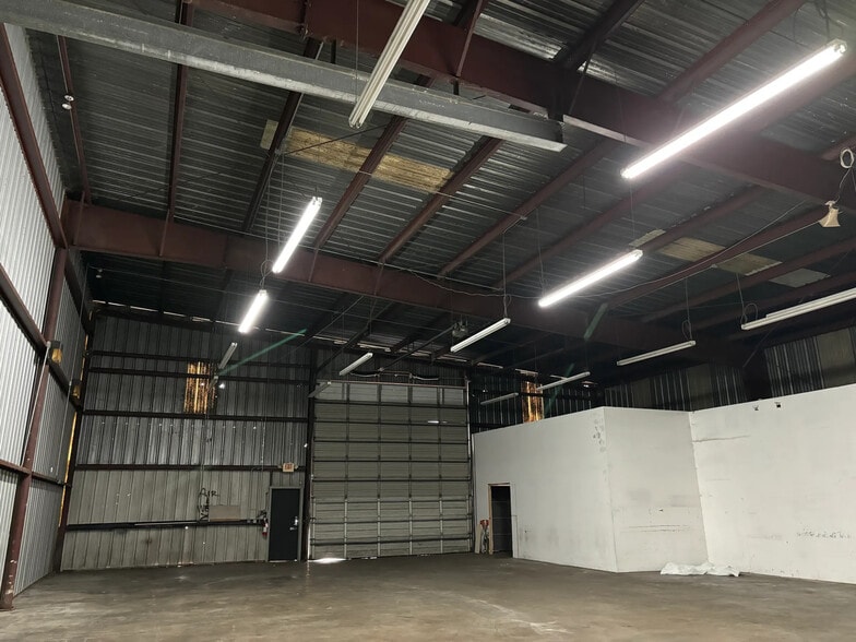 More Photos Of 1331 E Broadway St, Pearland Unknown For Lease