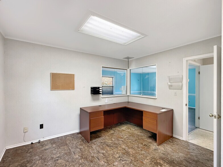 More Photos Of 420 Durant St, South Hill Office For Sale