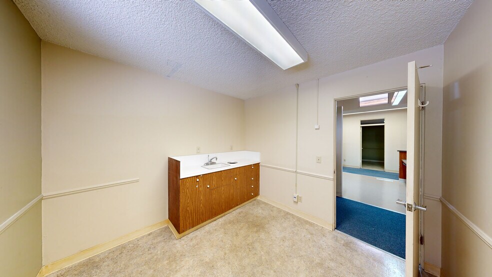 More Photos Of 13350 Big Basin Way, Boulder Creek Medical For Lease