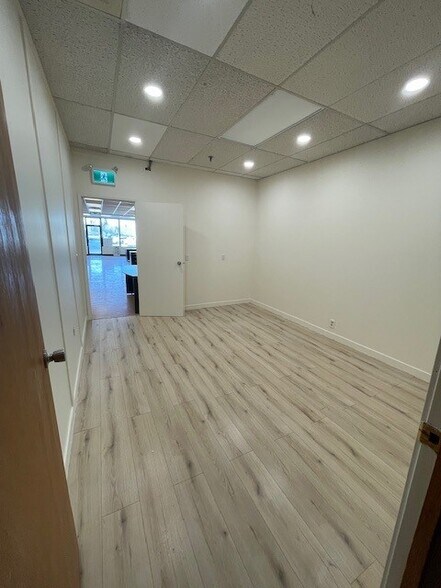 More Photos Of 4804 50 St, Innisfail Storefront Retail Office For Lease