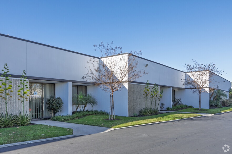 More Photos Of 23112 Alcalde Dr, Laguna Hills Light Distribution For Sale