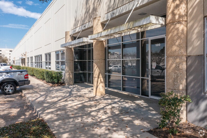 More Photos Of 11335 Clay Rd, Houston Flex For Lease