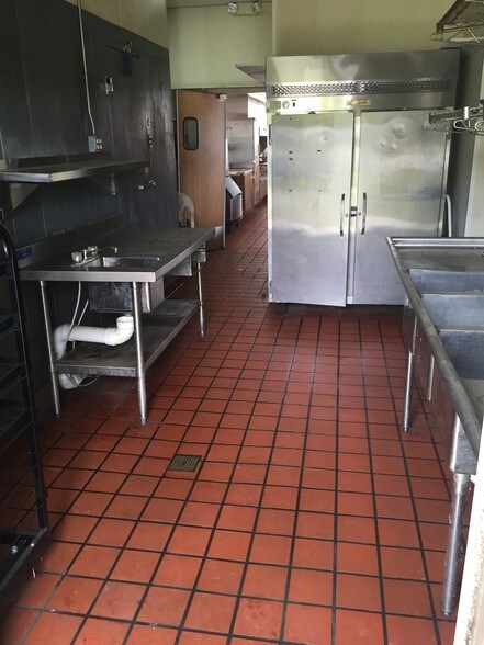 More Photos Of 1110 E Cherry St, Jesup Restaurant For Sale