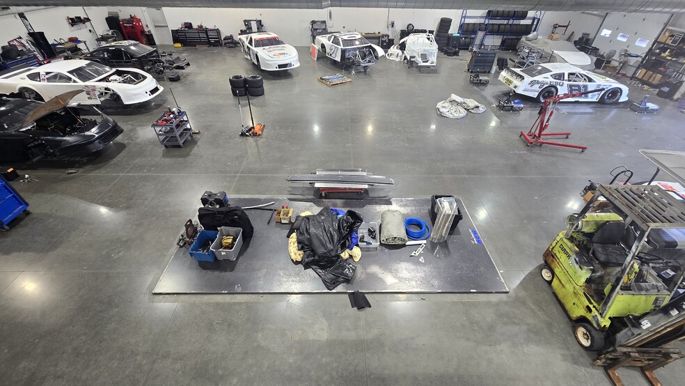 More Photos Of 197 Thunder Rd, Mooresville Light Distribution For Lease