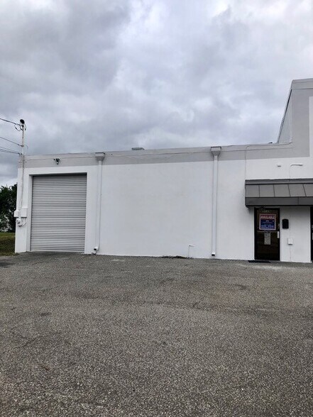 More Photos Of 5126-5136 W Idlewild Ave, Tampa Warehouse For Lease