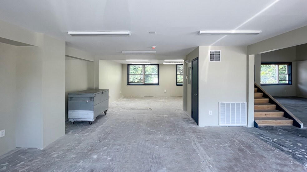 More Photos Of 554 Main St, Oakville Storefront Retail Office For Lease