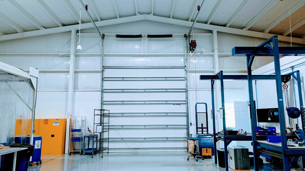 More Photos Of 2328 72nd Dr E, Sarasota Warehouse For Sale