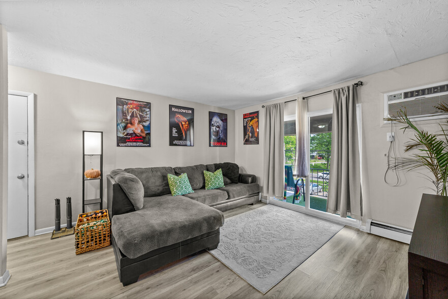 More Photos Of 5216 E Lake Rd, Sheffield Lake Apartments For Sale