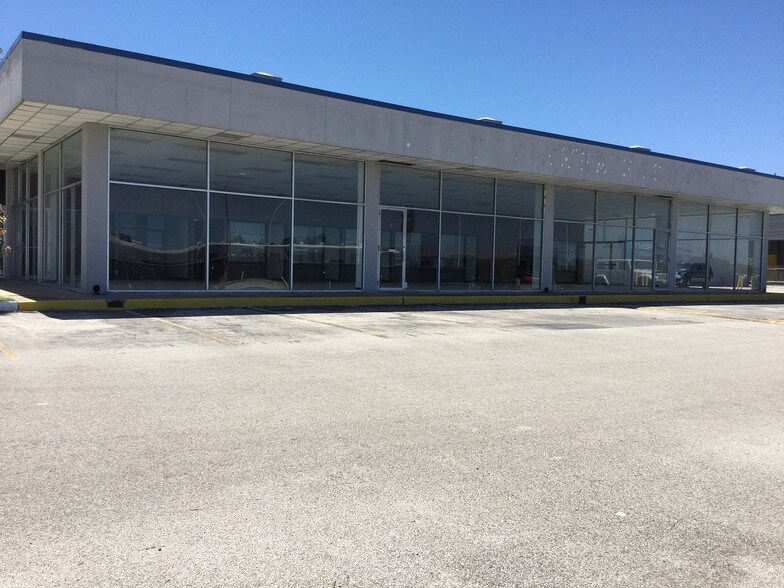 More Photos Of 16800 Feather Craft Ln, Houston Auto Dealership For Lease